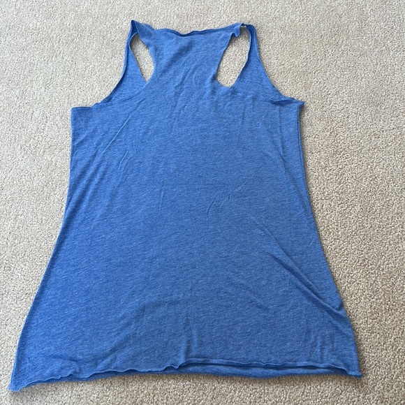 Muscles and donuts ‘kinda need to workout kinda wanna eat pizza’graphic tank top - Picture 7 of 7